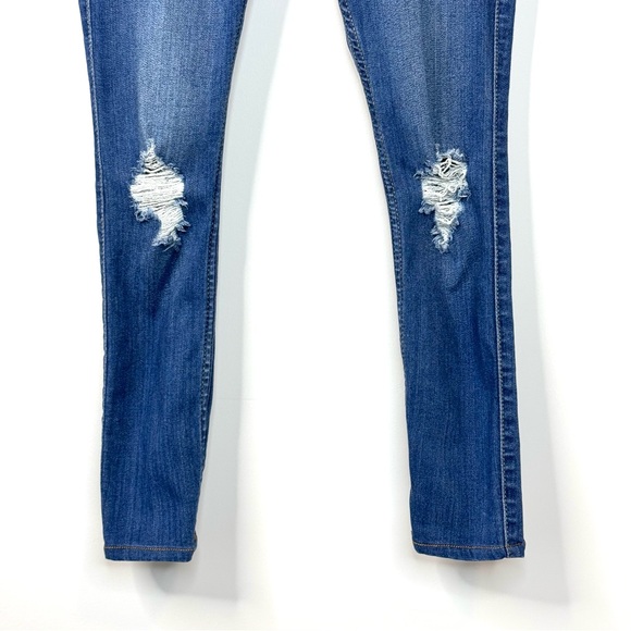 Hollister Ultra High-Rise Ripped Jean Leggings Advanced Stretch - Picture 6 of 16
